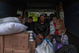 Civili ucraini evacuati dalla regione di Kharkiv